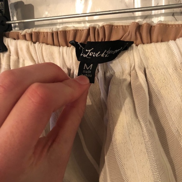 For love and lemons boho Pom Pom crop top - Picture 3 of 6